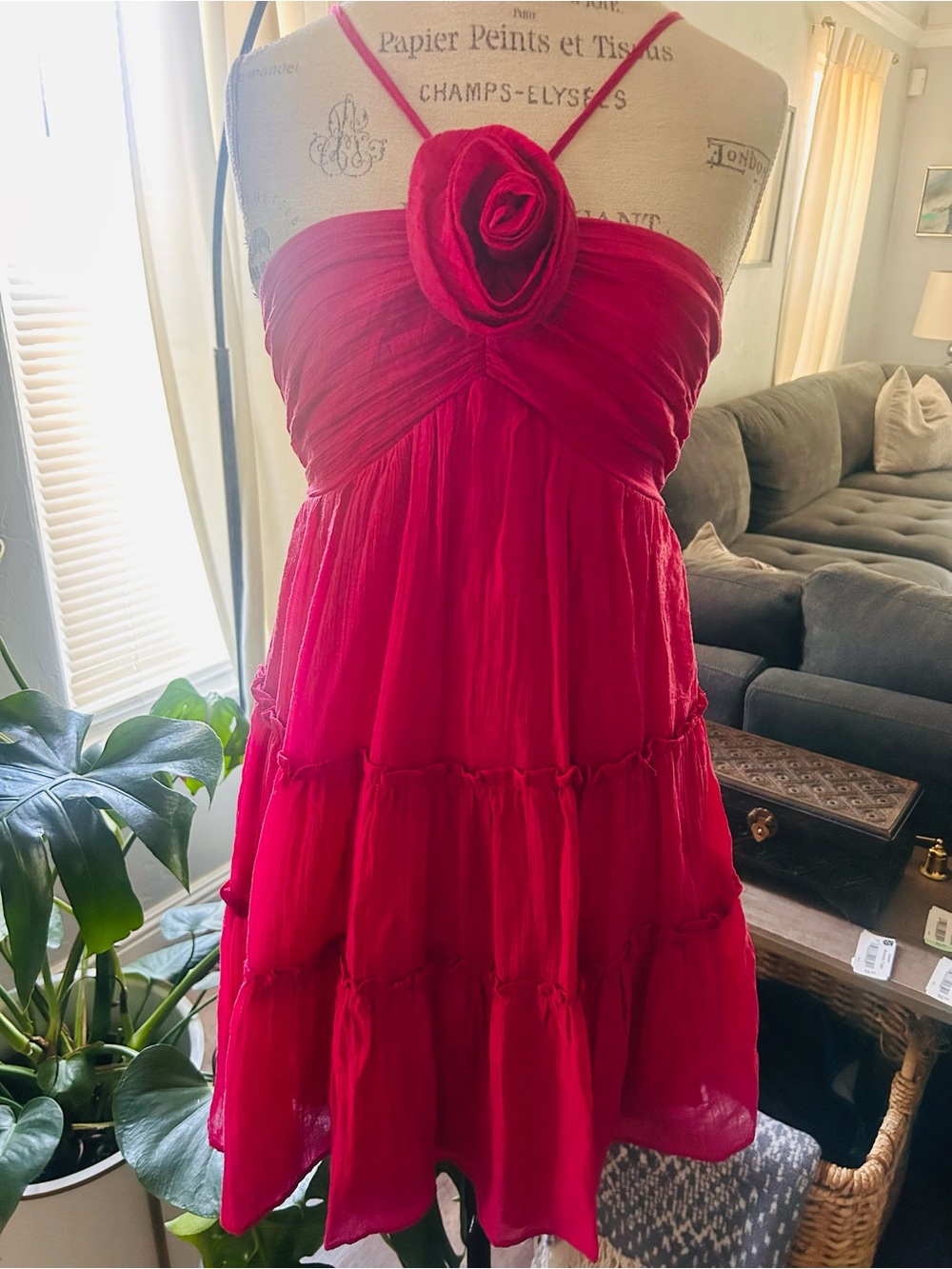 City triangles Juniors' dress features a vibrant pink hue